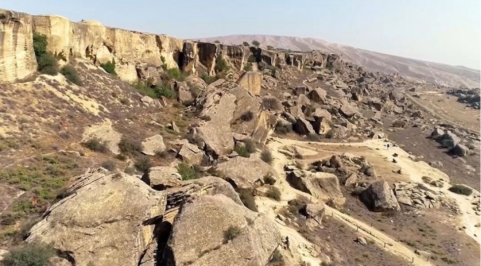 zelenskayanin-teshebbusu-ile-qobustanda-daha-bir-ukraynadilli-audiobeledchi-ishe-salinib