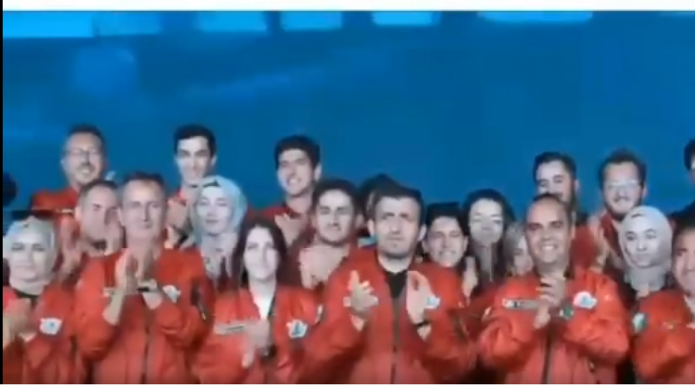 gelen-il-istanbulda-gorushenedek-selchuk-bayraktar