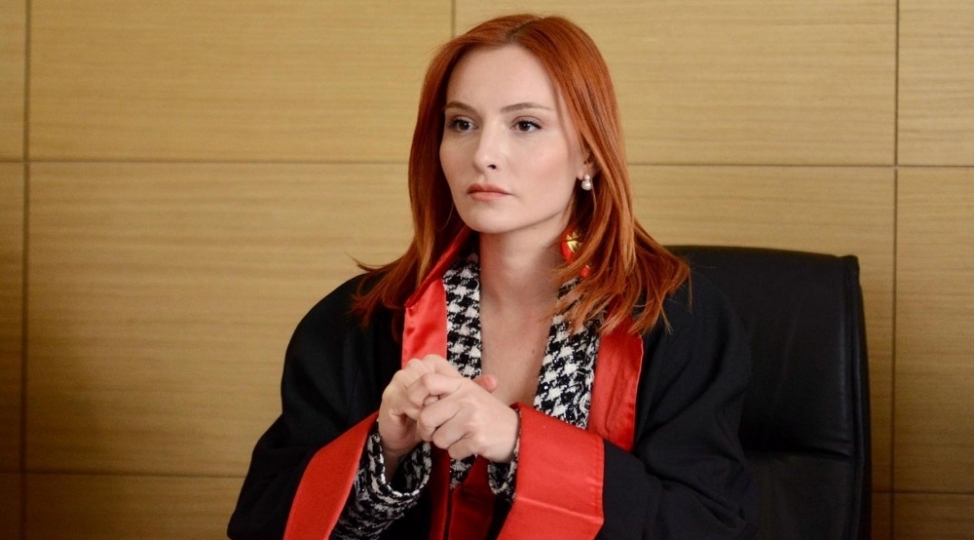yarqinin-daha-bir-aktrisasi-ere-gedir