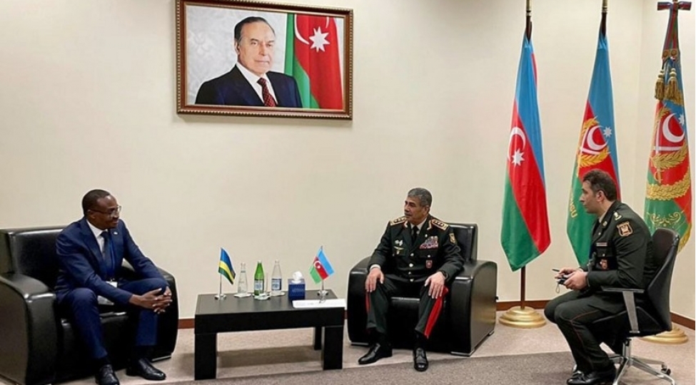 ruandanin-mudafie-naziri-azerbaycana-gelib