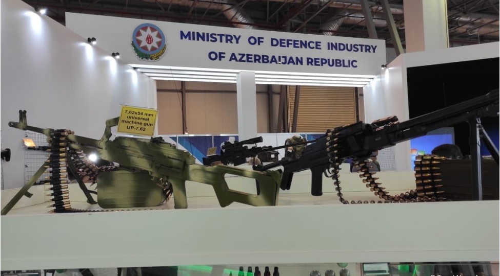 azerbaycan-adex-2022-de-yerli-istehsal-olan-pulemyotlari-teqdim-edib