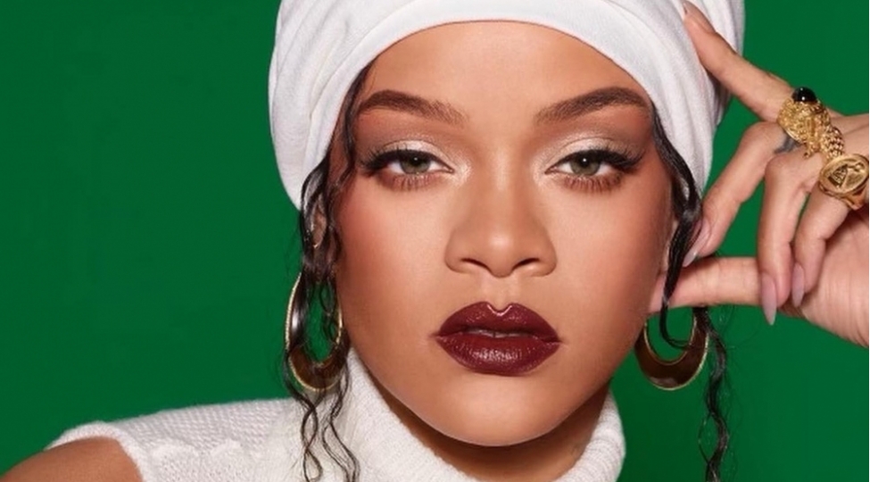 rihannadan-restoranda-ona-gore-qalmali-olan-ishchilere-jest