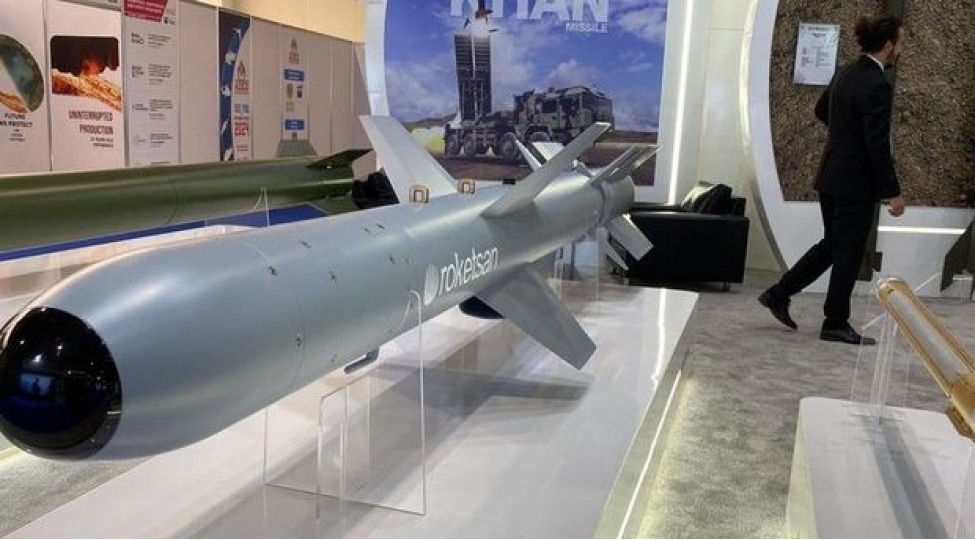 bakida-turkiye-istehsali-olan-chakir-raketi-numayish-etdirilir