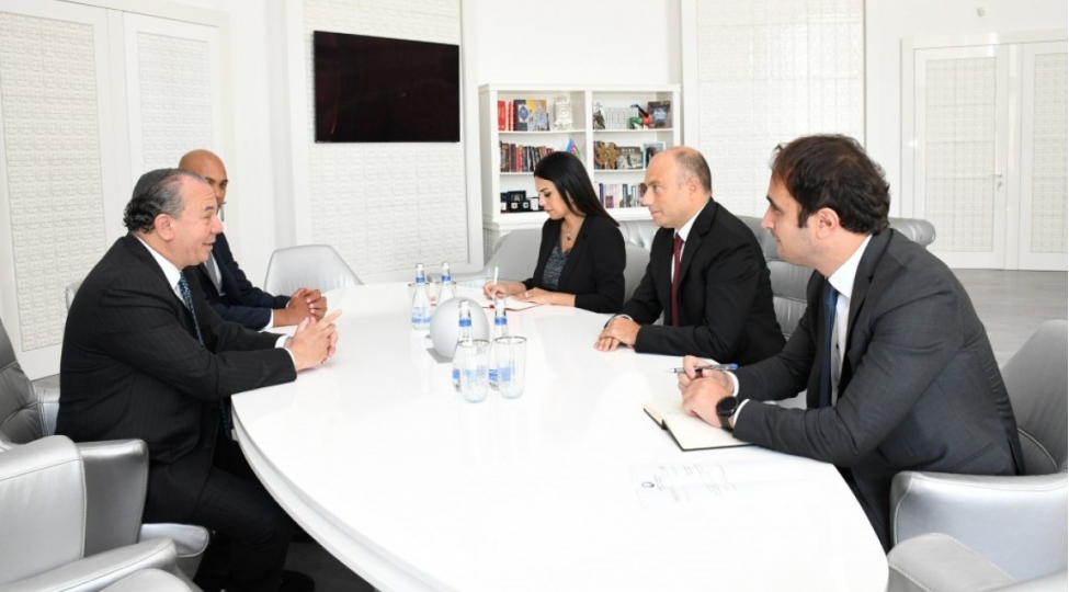 anar-kerimov-ravvin-mark-shnayerle-gorushub