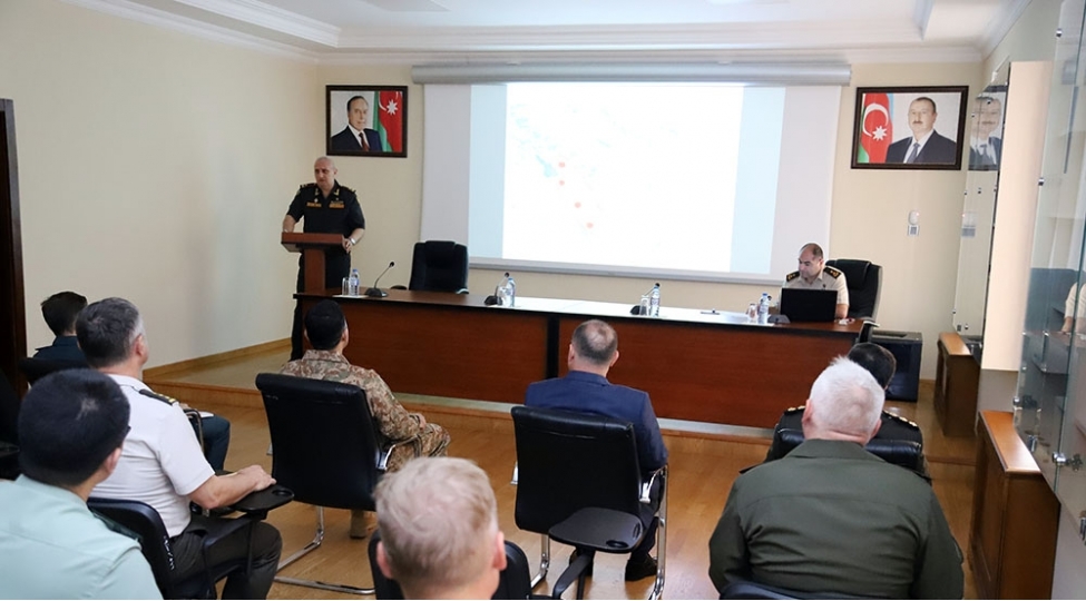 olkemizde-akkredite-olunan-herbi-attasheler-uchun-movcud-veziyyetle-bagli-novbeti-brifinq-kechirilib