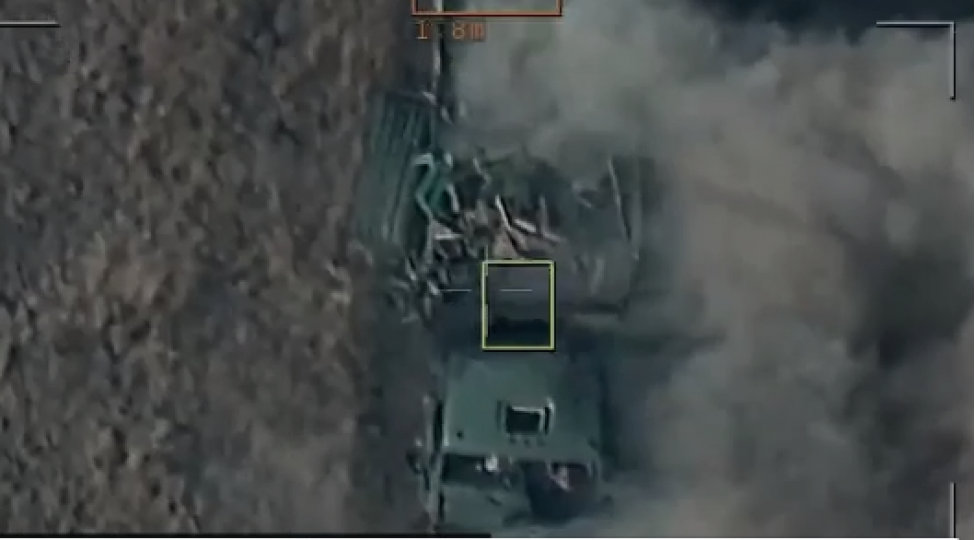 ordumuz-deqiq-zerbelerle-dushmenin-canli-quvvesini-ve-texnikasini-mehv-edib-video