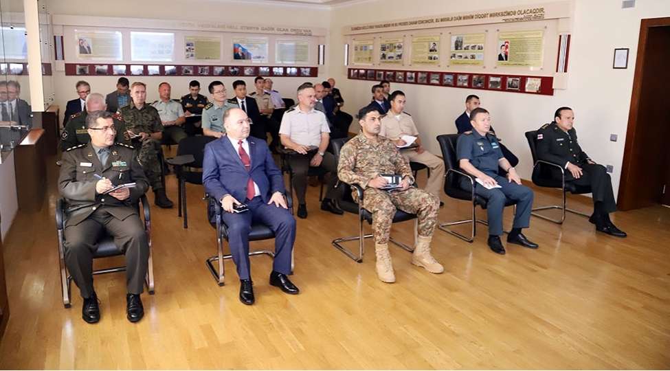 herbi-attasheler-uchun-movcud-veziyyetle-bagli-novbeti-brifinq-kechirilib-foto