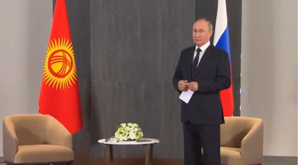 putini-bu-defe-de-onu-gozledi-video