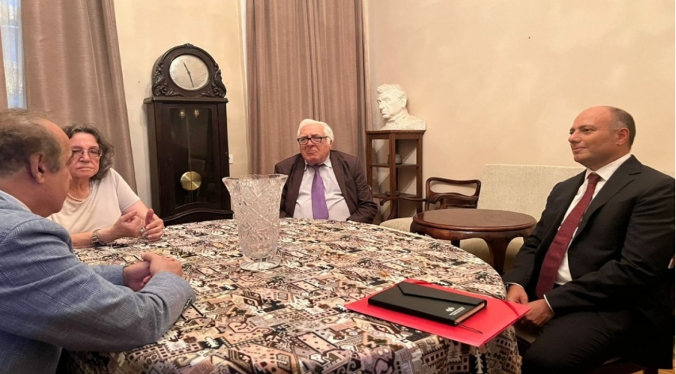 anar-kerimov-resul-rzanin-ev-muzeyinde-olub