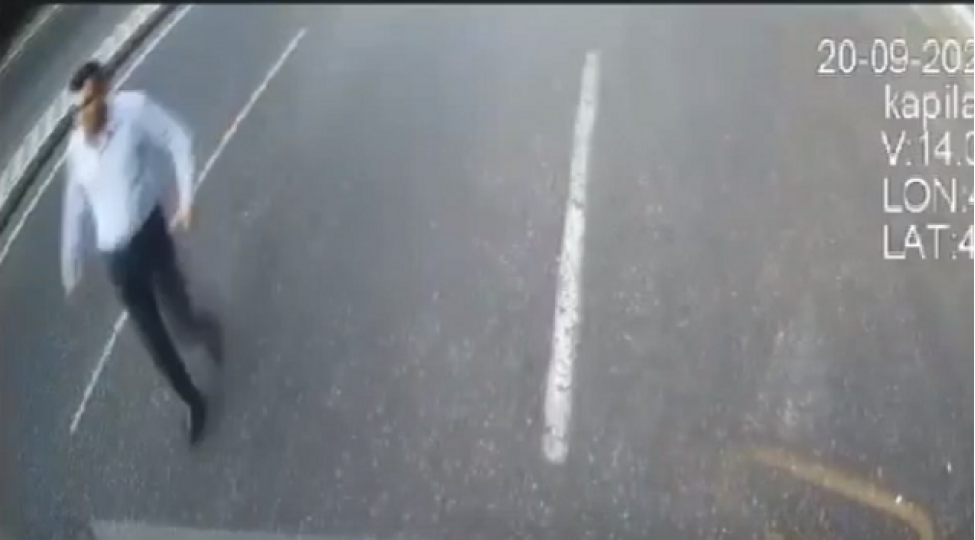 namelum-shexs-marshrut-avtobusuna-hucum-edib-video