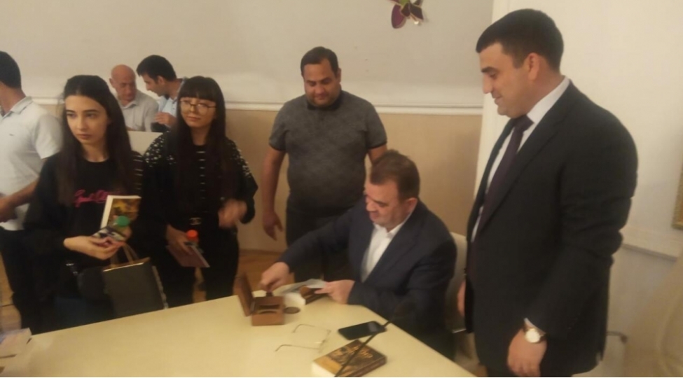 yunus-oguzun-cigiri-azerbaycani-gezmeye-davam-edir-foto-2