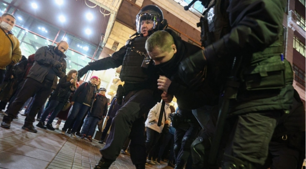 rusiyada-seferberliye-qarshi-etiraz-aksiyalari-video