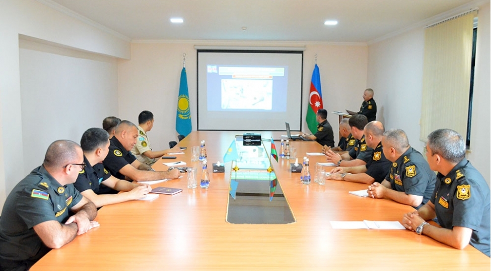 qazaxistan-numayende-heyeti-mudafie-nazirliyinin-herbi-polis-idaresini-ziyaret-edib