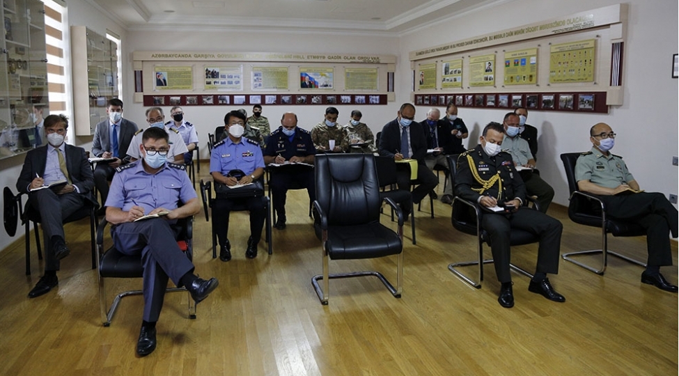 herbi-attasheler-ve-beynelxalq-teshkilatlarin-numayendeleri-emeliyyat-sheraiti-haqqinda-melumatlandirilib-29-sentyabr-2020-ci-il-2237