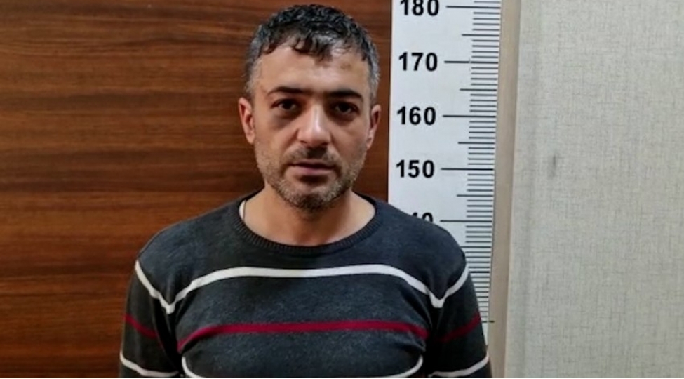 bakida-qadinin-bogazindan-3200-manatliq-qizil-boyunbagi-qoparilib