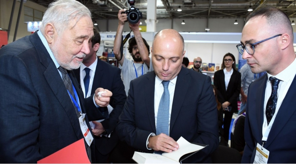 ilber-ortaylinin-azerbaycan-ve-kadim-shehirleri-adli-kitabi-teqdim-olunub-foto