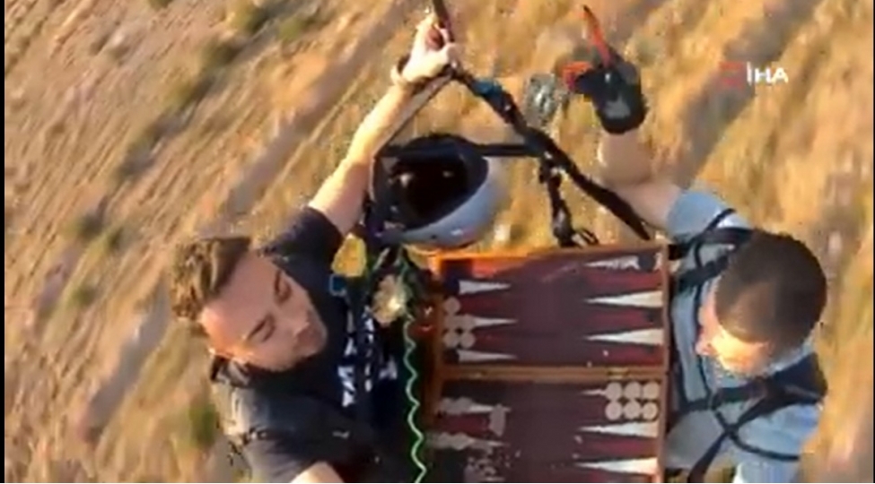 goy-uzunde-nerd-oynadilar-video