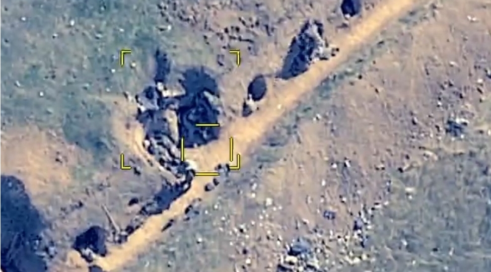 cebhenin-muxtelif-istiqametlerinde-dushmenin-xeyli-sayda-canli-quvvesi-ve-herbi-texnikasi-mehv-edilib-17-oktyabr-2020-1059