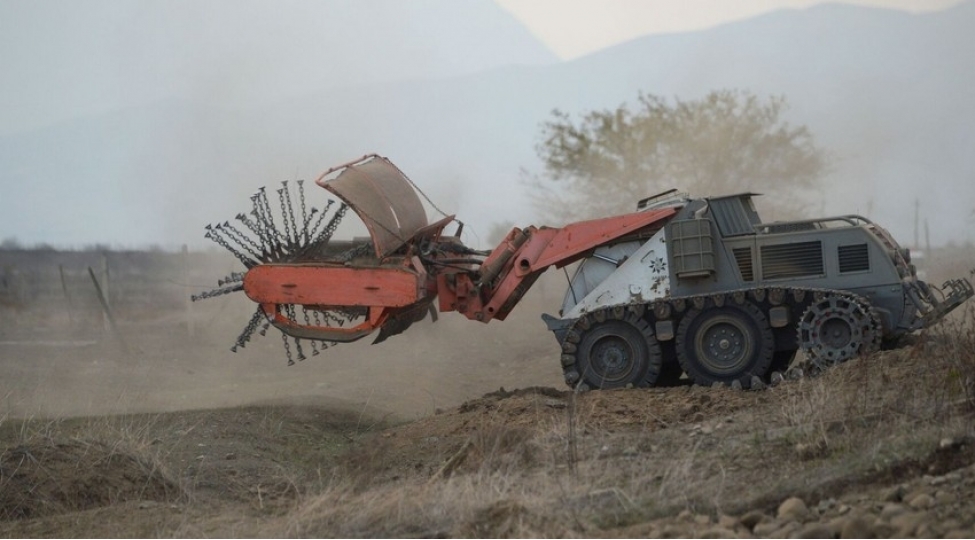 oten-il-olkemiz-18-eded-minatemizleme-mashini-alib