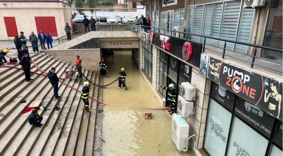 fhn-yasamalda-magistral-kemerde-qeza-bash-veren-eraziden-suyun-chekilmesi-ishlerine-celb-olunub