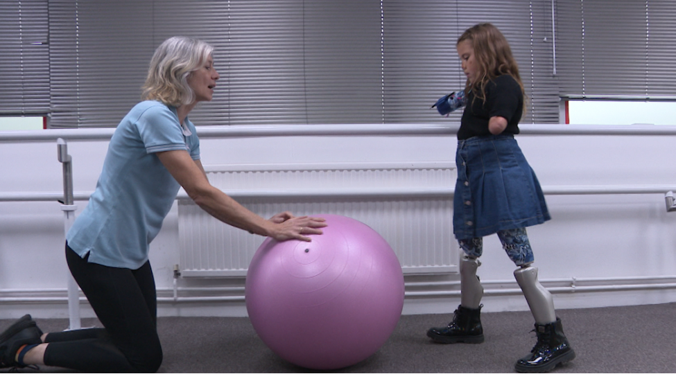 dunyanin-robot-dizlere-sahib-en-genc-insani-foto