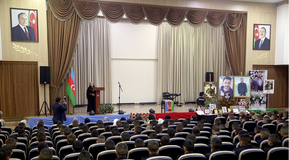 shehidlerin-xatiresine-hesr-olunan-anim-merasimleri-kechirilib-12