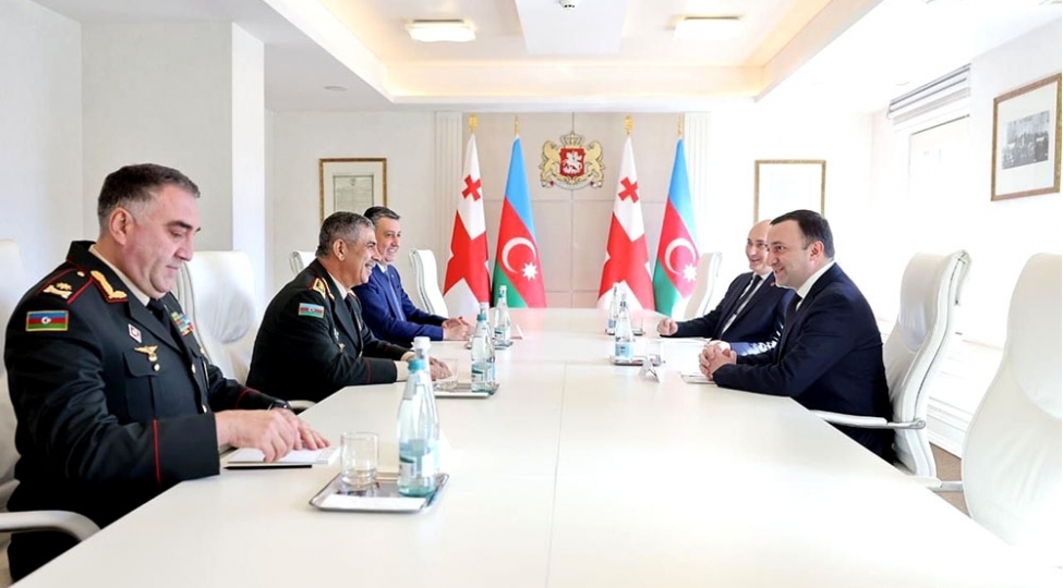 zakir-hesenov-qaribashvili-ile-herbi-emekdashligi-muzakire-edib-yenilenib