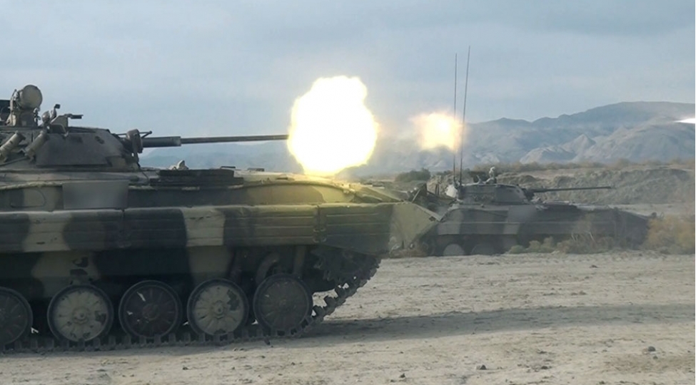 quru-qoshunlarinda-doyush-atishli-taktiki-telimler-kechirilib-video