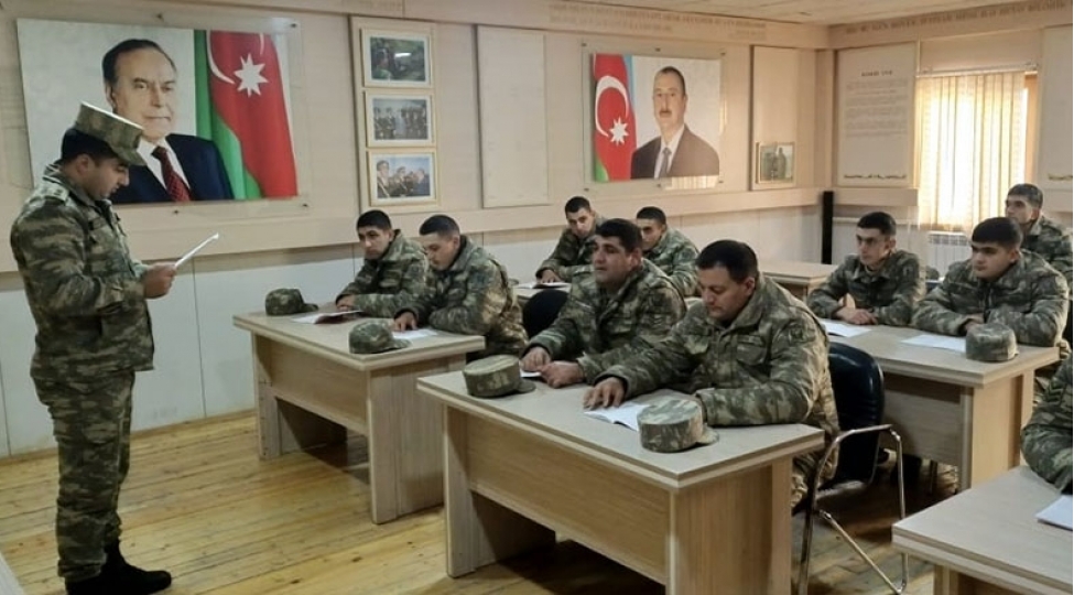 azerbaycan-ordusunda-ictimai-siyasi-hazirliq-meshgeleleri-kechirilir