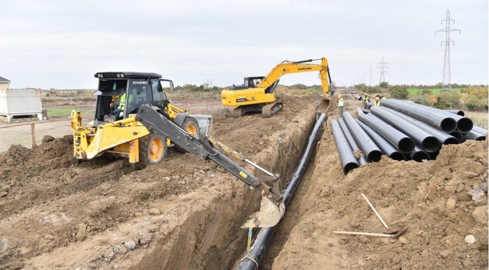 neftchalanin-ichmeli-su-teminati-uchun-yeni-magistral-su-kemeri-chekilir-fotovideo