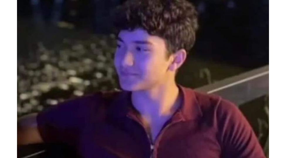 ayagini-oturacagin-uzerine-qoymaq-qetle-sebeb-oldu-video