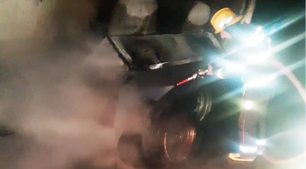 surra-kendinde-yuk-avtomobilinin-tekerleri-yanib