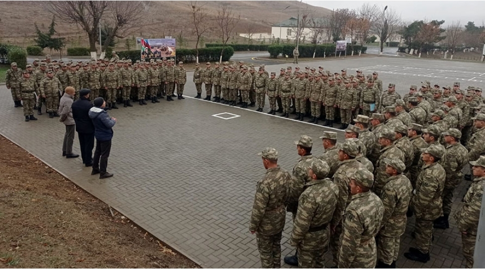 azad-edilmish-erazilerde-herbi-qulluqchularla-gorushler-kechirilib