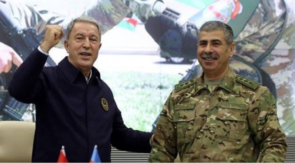 zakir-hesenov-ve-hulusi-akar-herbi-telimi-izleyib