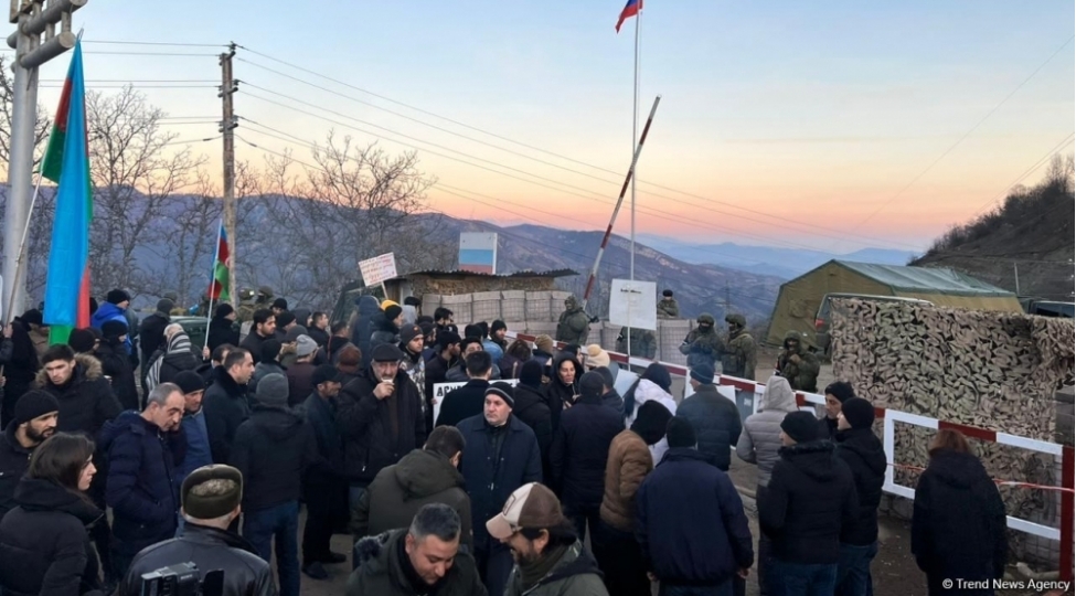 shusha-xankendi-yolunda-etiraz-aksiyasi-ishtirakchilarinin-sayi-artir