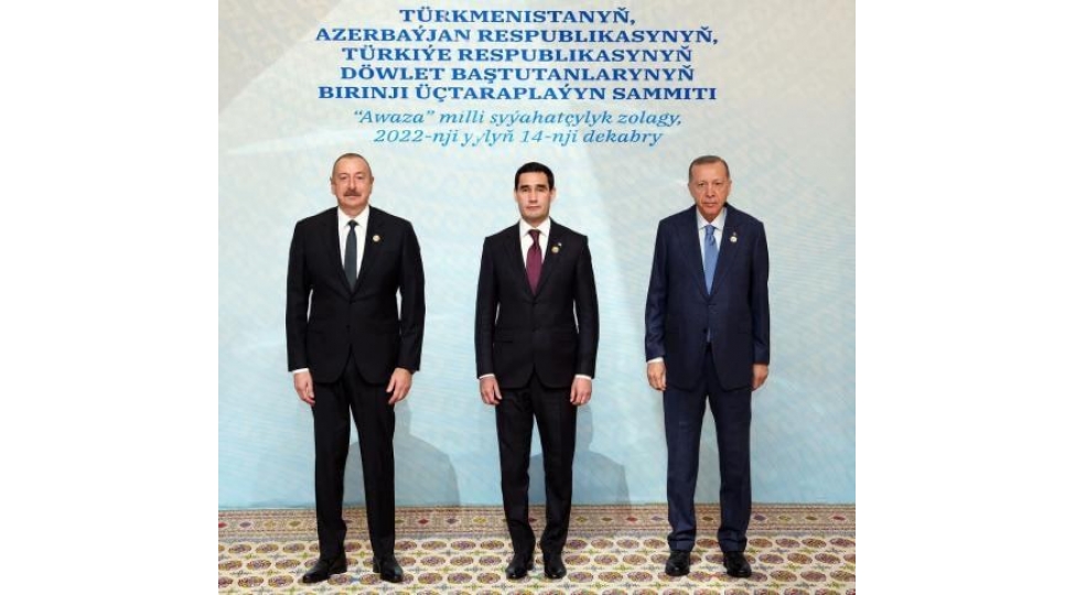 azerbaycan-turkiye-ve-turkmenistan-dovlet-bashchilarinin-birinci-uchterefli-zirve-gorushu-bashlayib