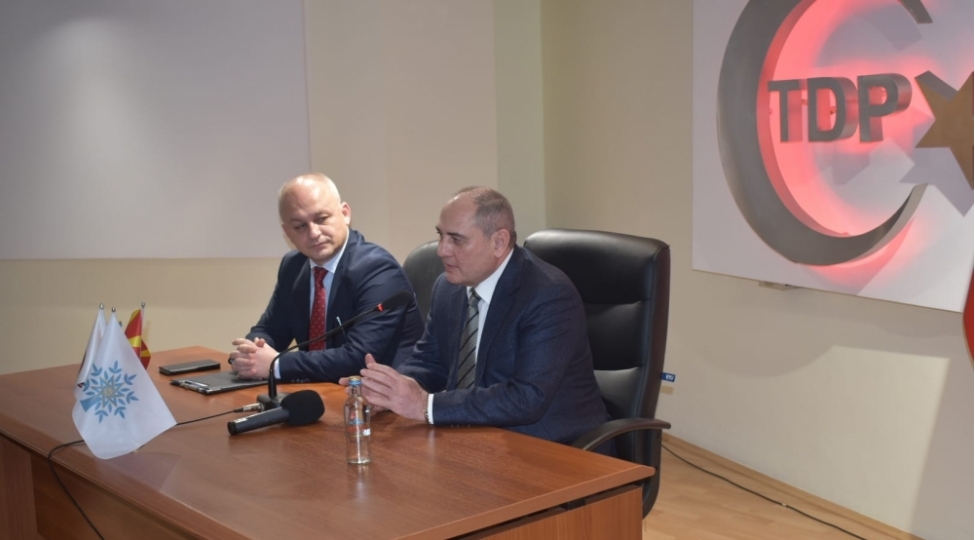 yap-sedrinin-muavini-ile-turk-demokratik-partiyasinin-sedri-arasinda-gorush-kechirilib-foto