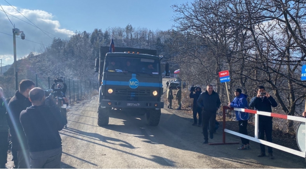 sulhmeramlilarin-daha-bir-teminat-avtomobili-lachin-yolundan-kechib-video