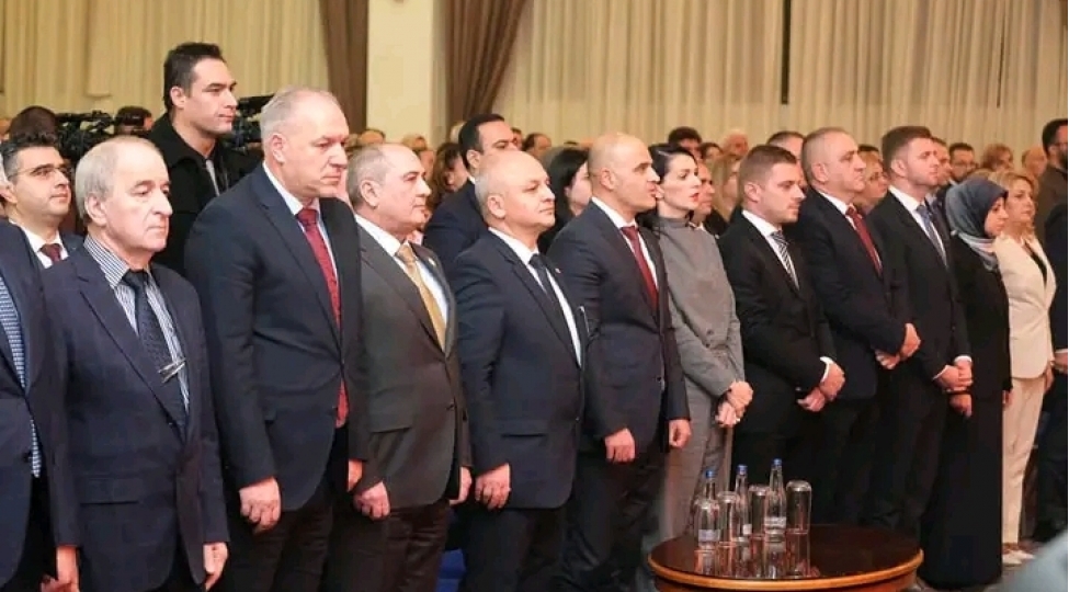 shimali-makedoniyada-turkce-tehsil-bayrami-munasibetile-tenteneli-tedbir-kechirilib-foto