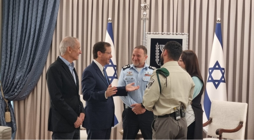 israil-prezidenti-19-yashli-azerbaycanli-herbchi-ile-gorushdu-fotovideo