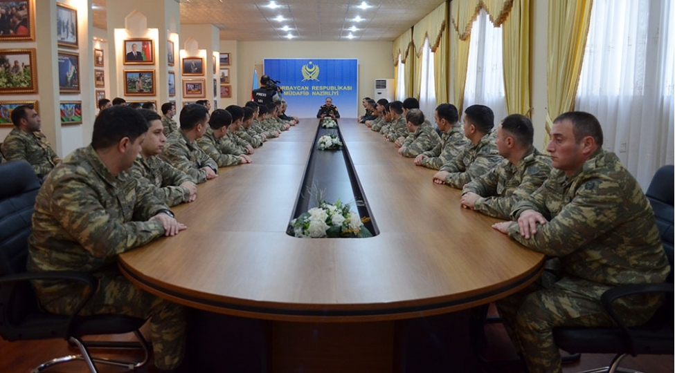 ilham-eliyev-serkerdelik-faktoru-movzusunda-deyirmi-masa-kechirilib