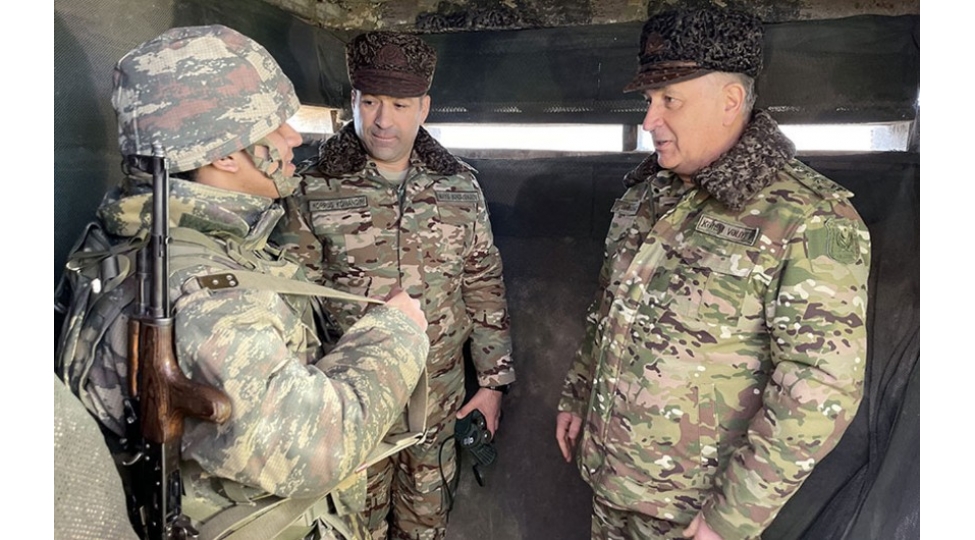 bash-qerargah-reisi-shushada-herbi-qulluqchularla-gorushub-tapshiriqlar-verib