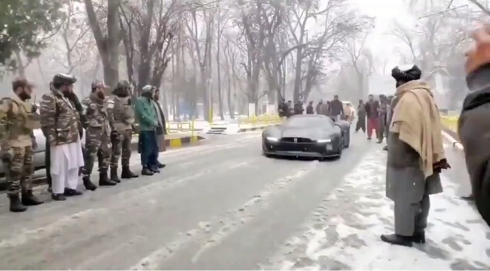 taliban-resmileri-yerli-avtomobilin-prototipini-sinaqdan-kechiribler