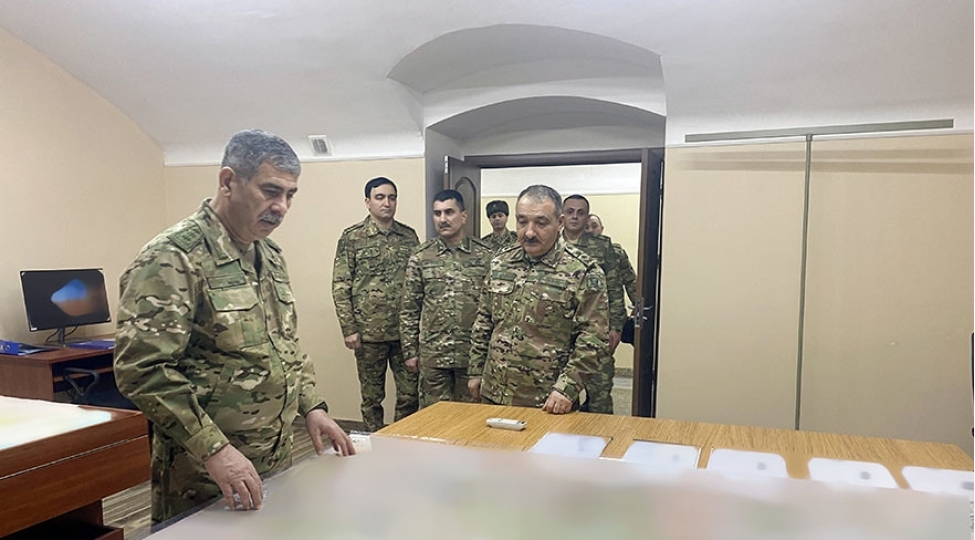 zakir-hesenov-quru-qoshunlarinin-qerargahinda-olub-foto