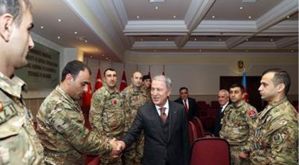 hulusi-akar-azerbaycanli-qazilerle-gorushub