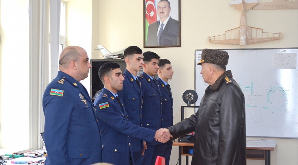 bash-qerargah-reisi-herbi-institutda-olub-foto