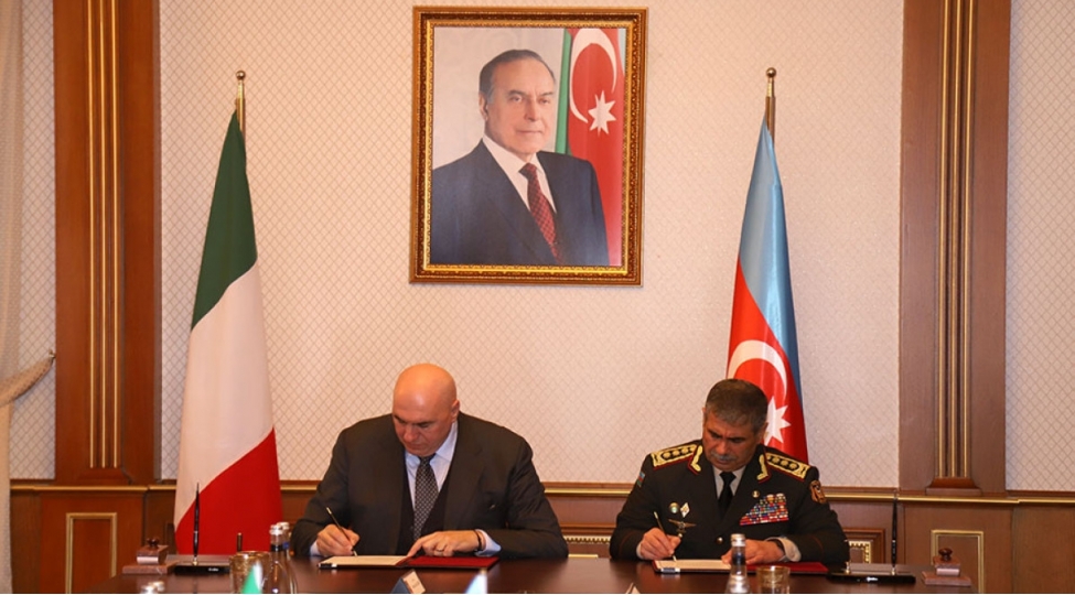 azerbaycan-ve-italiya-mudafie-nazirleri-emekdashliq-protokolunu-imzalayib