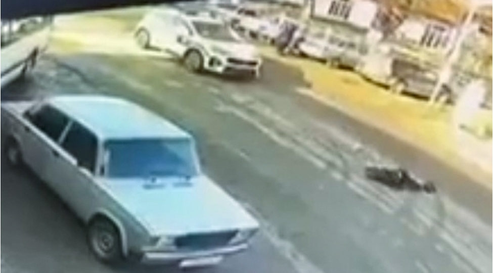 dyp-avtomobilinin-piyadani-vurdugu-an