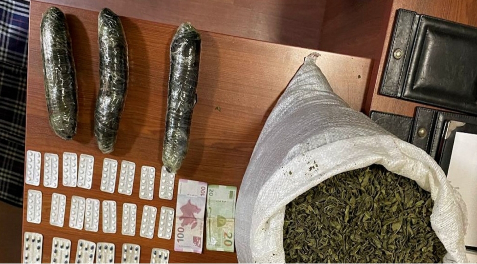 pirallahida-narkotacirden-8-kq-narkotik-goturulub-video