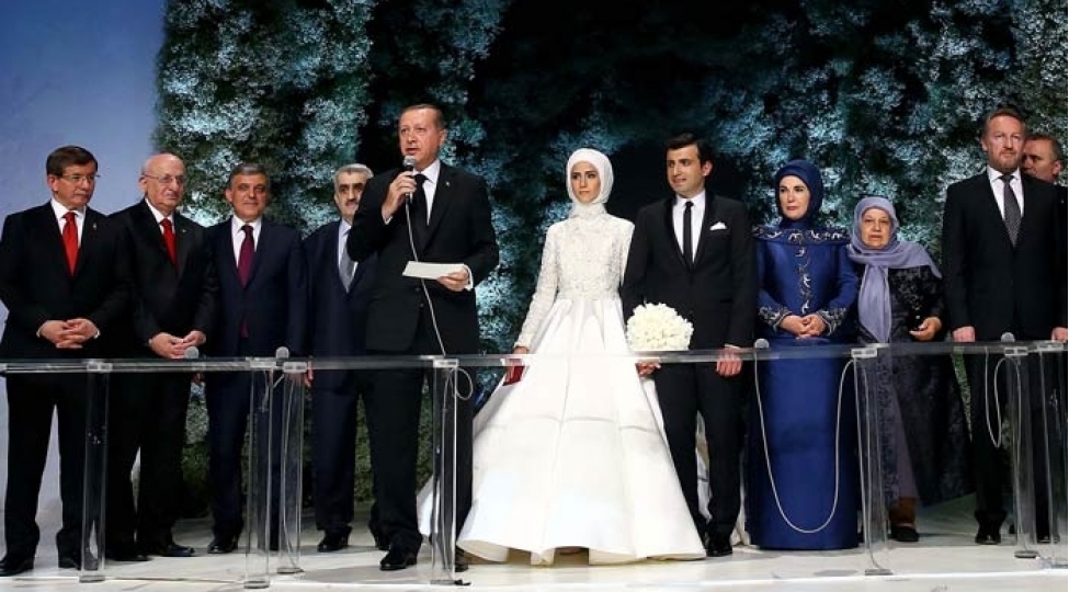 prezidentin-qizi-ile-tanish-olan-zaman-qorxmadinizmi-selchuk-bayraktarin-cavabivideo